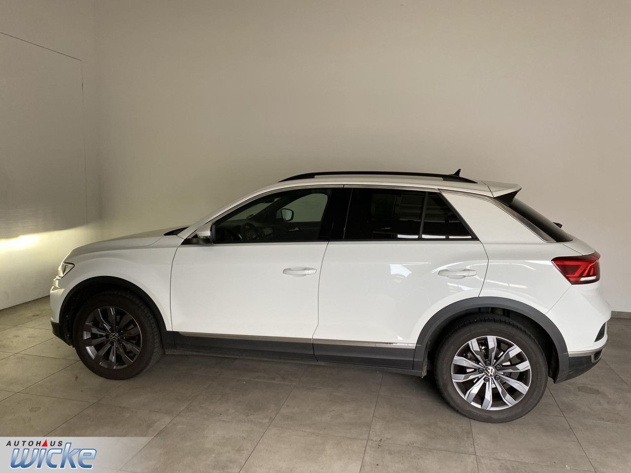 Volkswagen T-Roc 1.5 TSI DSG Sport - Samsaru's Car Outlet