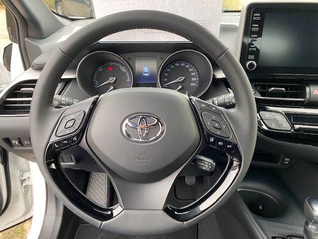 Toyota C-HR Hybrid Flow - Samsaru's Car Outlet