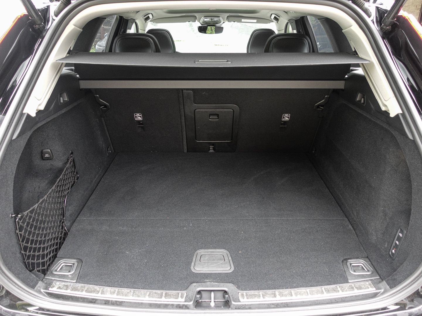 Volvo XC60 Ultra Dark Recharge Plug-In Hybrid AWD T8 T