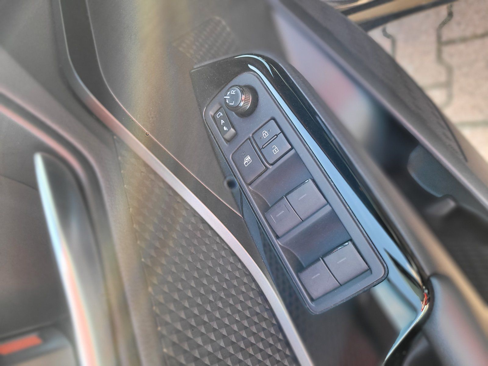 Toyota C-HR Hybrid Team D - Samsaru's Car Outlet