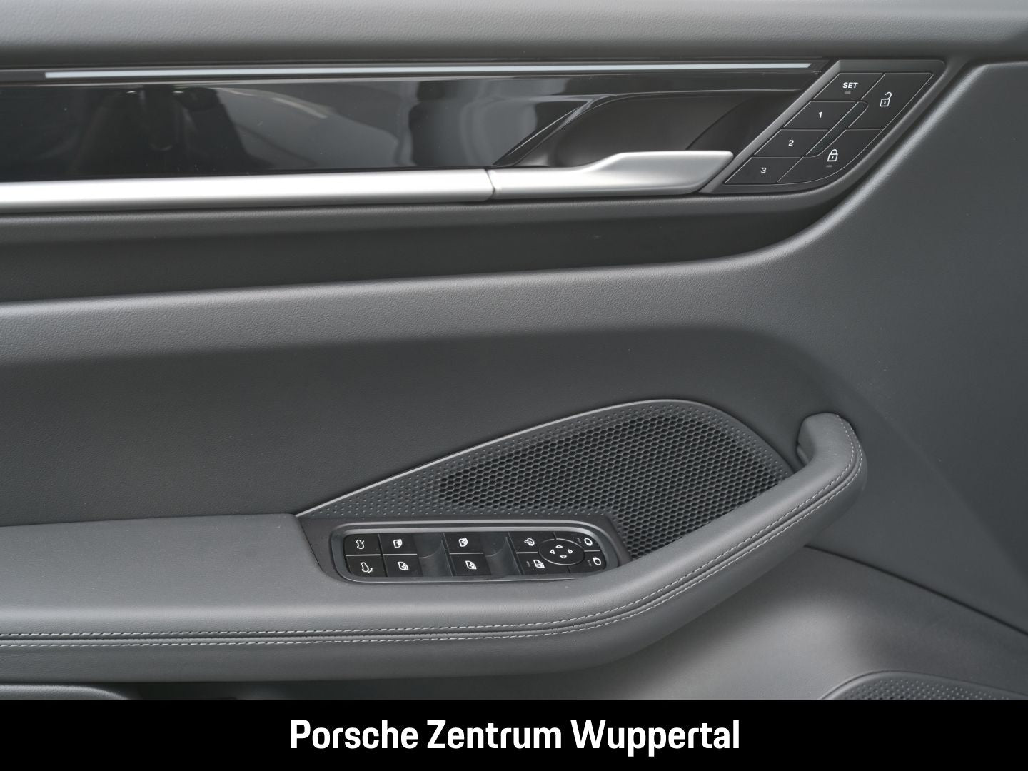 Porsche Macan 4S Surround-View LED-Matrix Abstandstempom