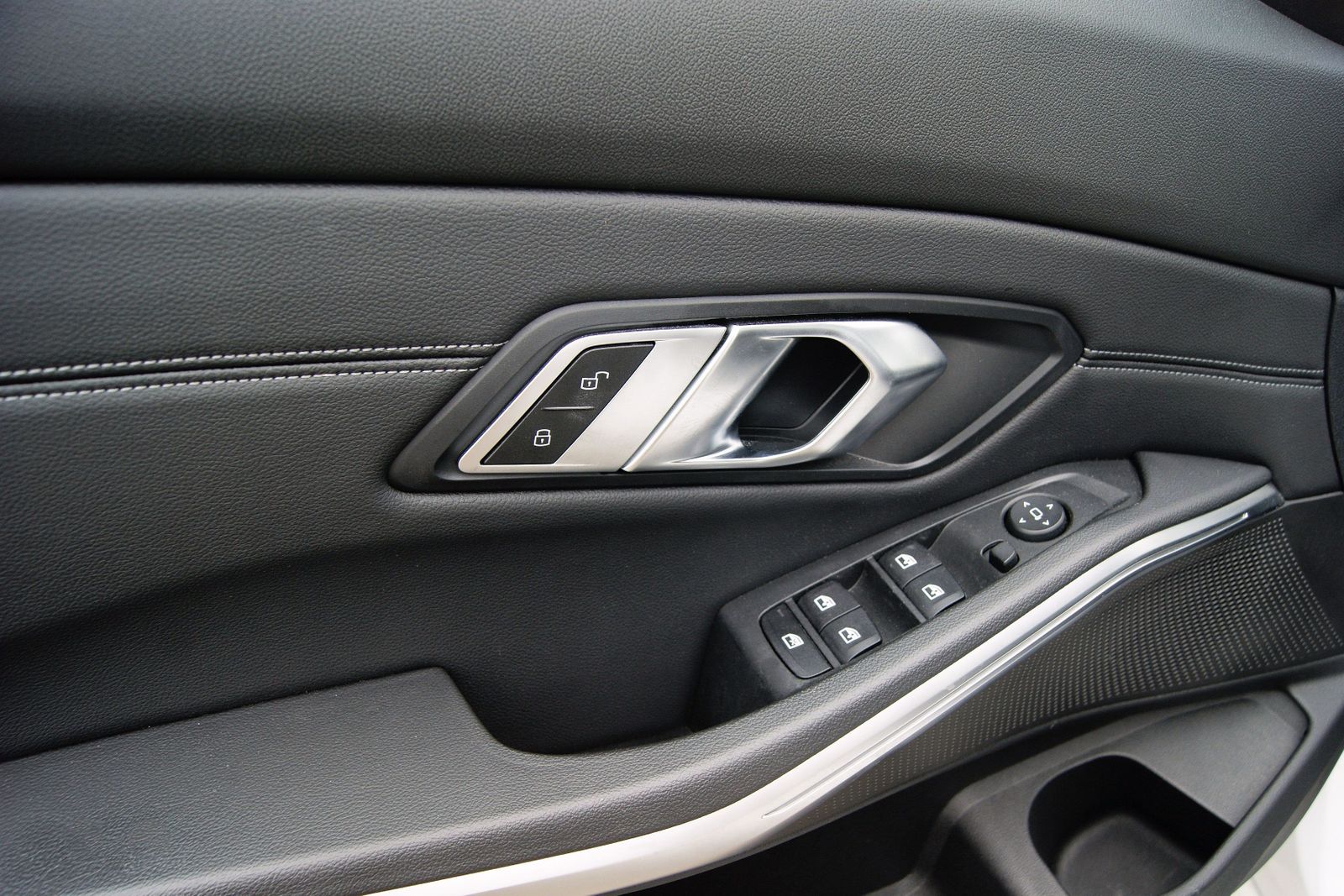 BMW 320d LIM SPORT-LINE - Samsaru's Car Outlet