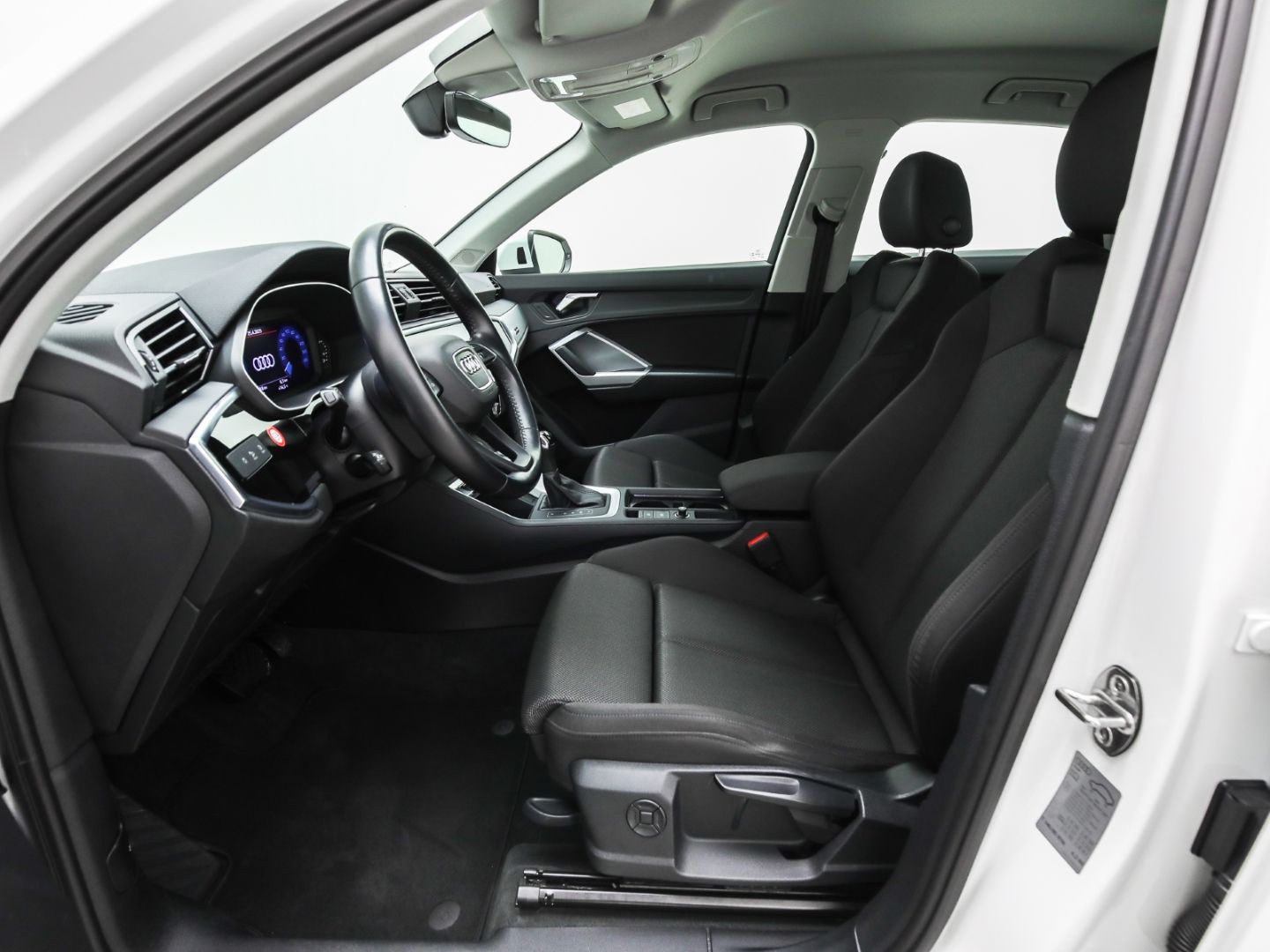 Audi Q3 40 TFSI quattro S line - Samsaru's Car Outlet