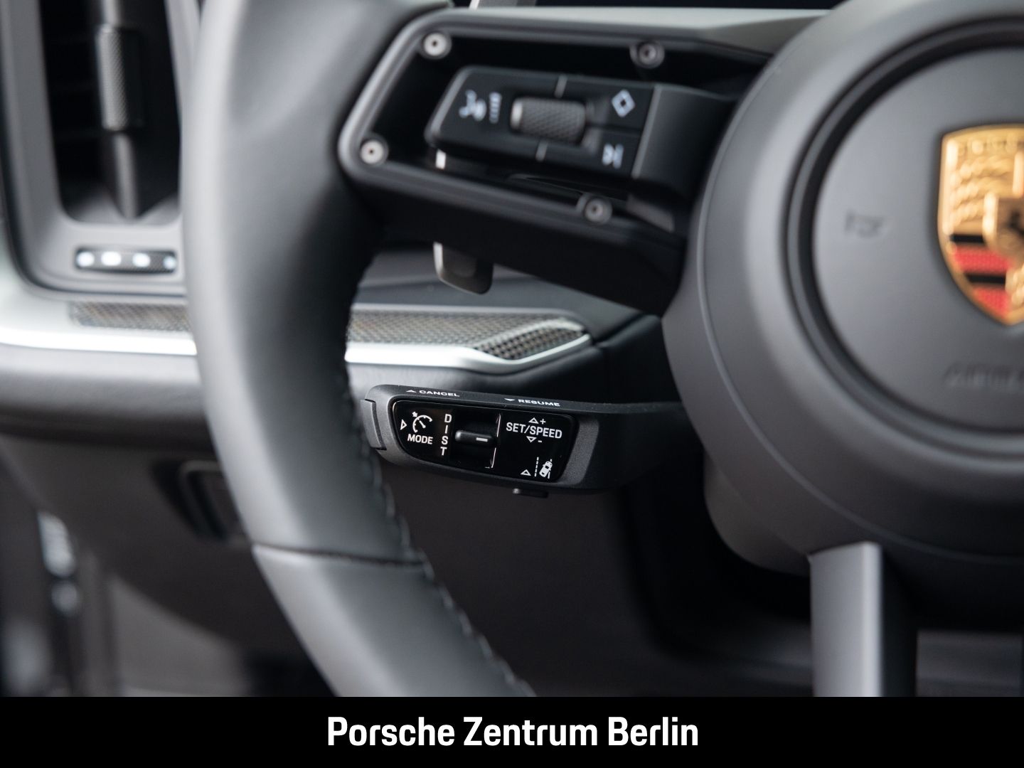 Porsche Cayenne HA-Lenkung InnoDrive Head-Up Sportabgas