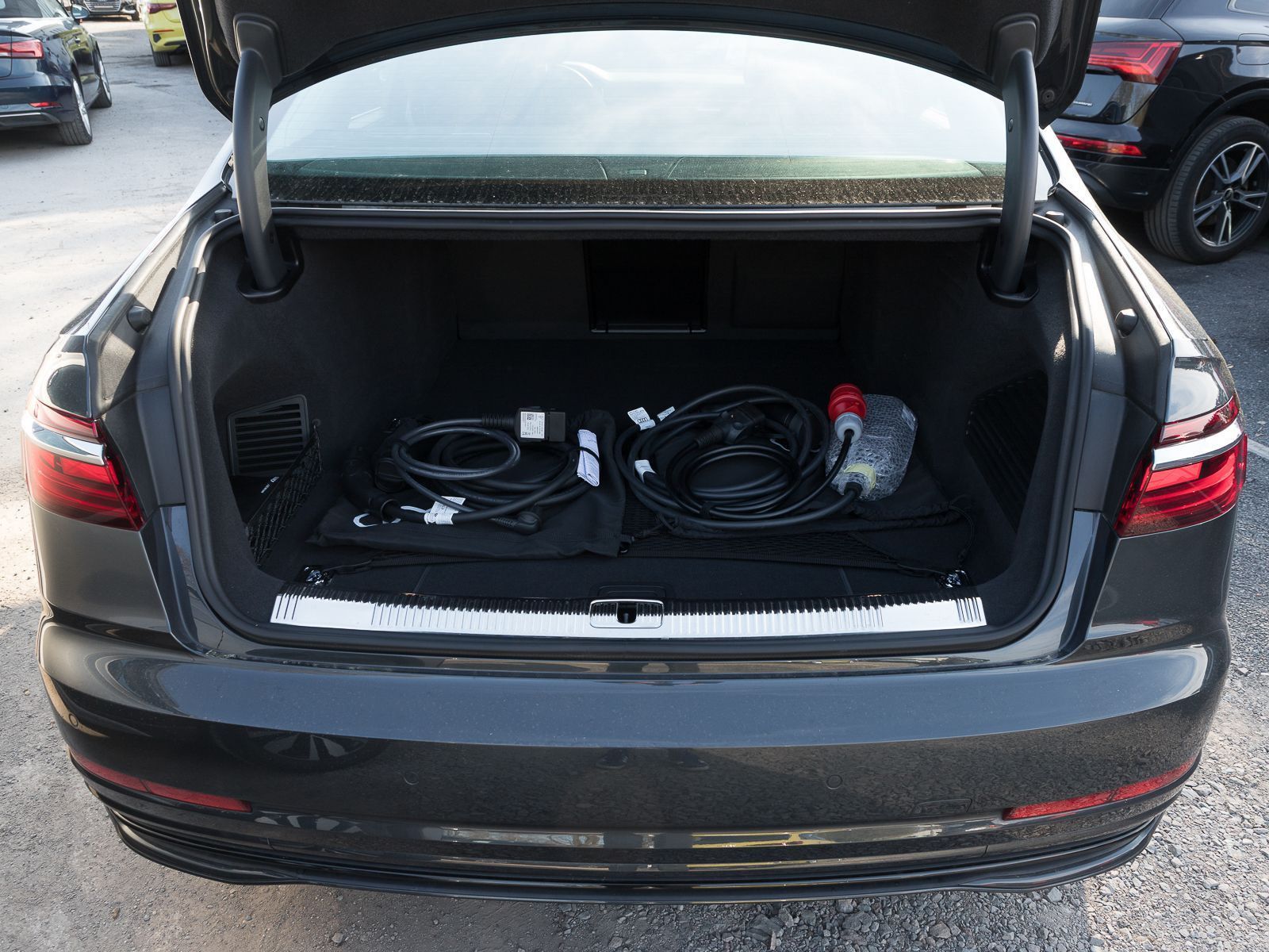 Audi A8 60 TFSIe Q - Samsaru's Car Outlet