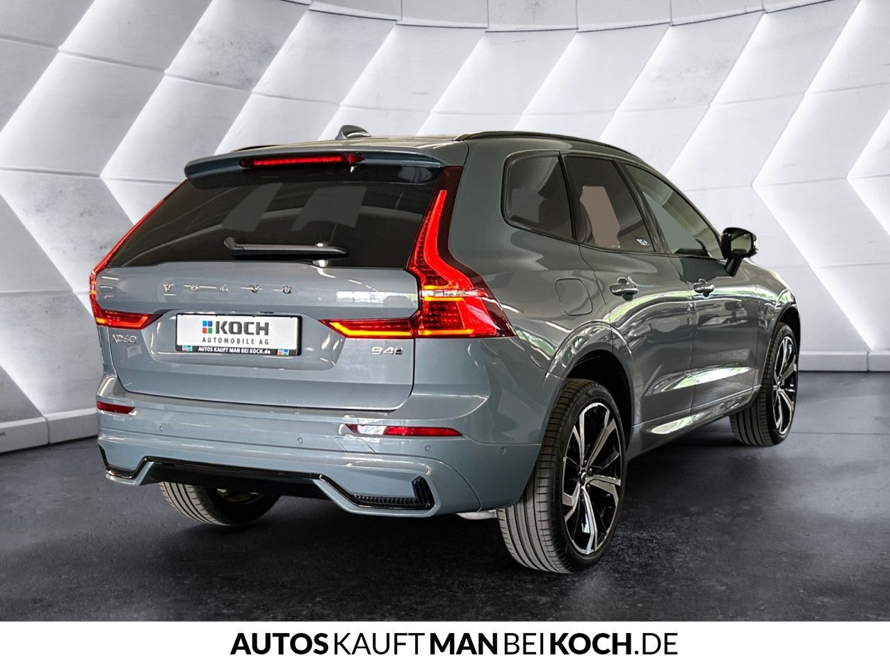 Volvo XC60 B4D Ultimate Dark AWD - Samsaru's Car Outlet