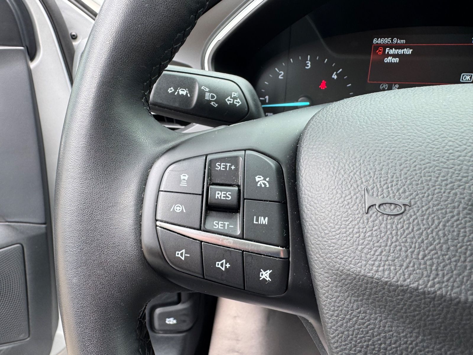 Ford Focus Turnier Titanium/PANO/AHK/R-Cam/CarPlay/1H
