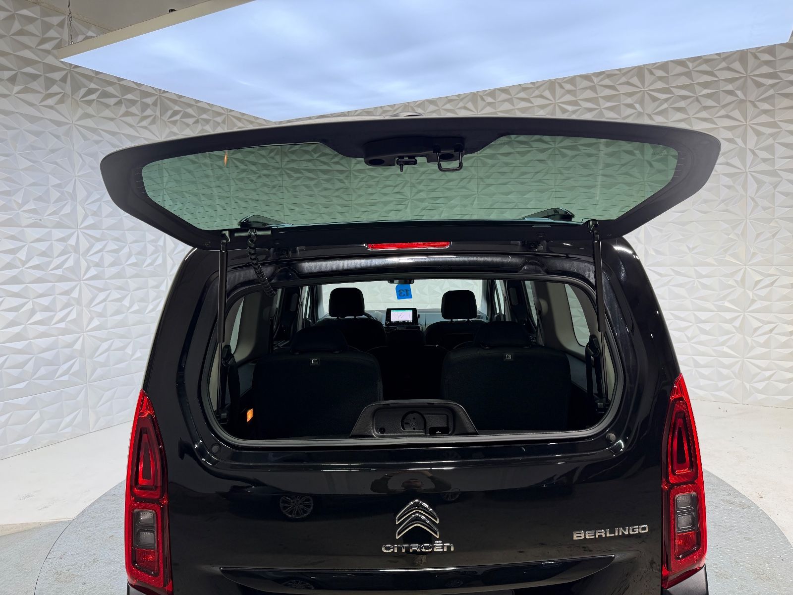 Citroën Berlingo XL BlueHDi 130 EAT8 SHINE+ANHÄNGERKUP.+