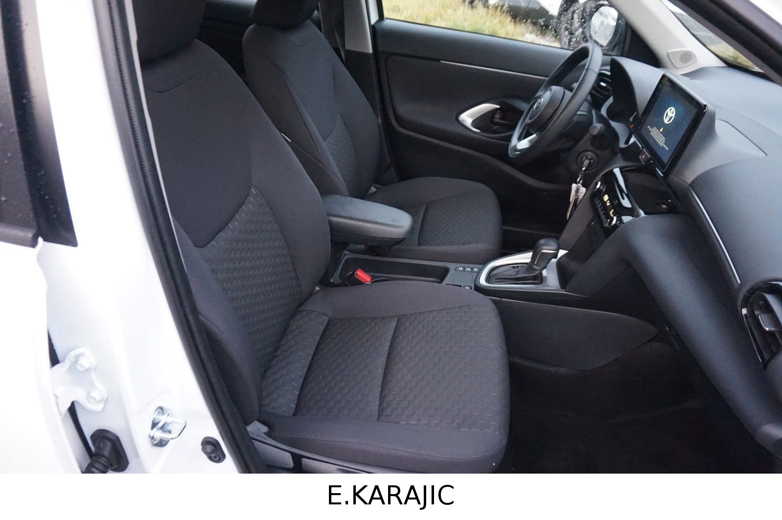 Toyota Yaris Cross Hybrid FWD Business Edition