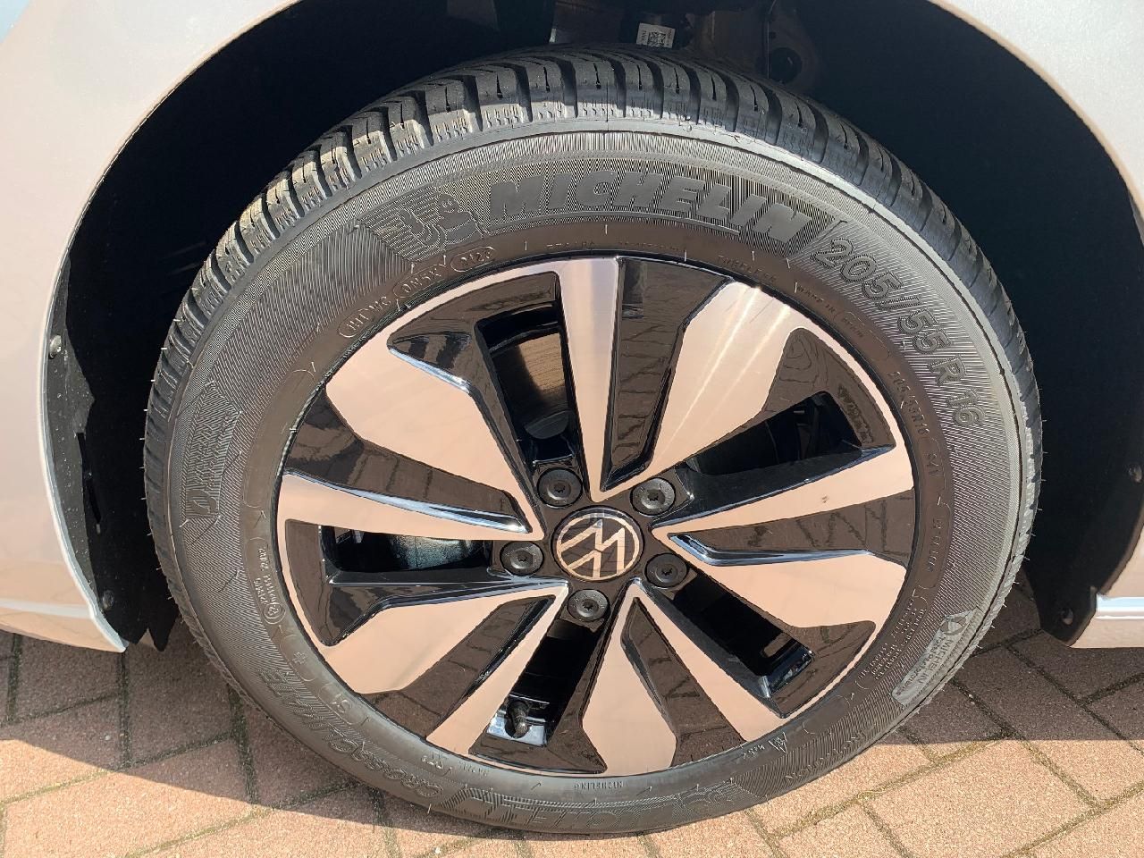 Volkswagen Golf Move - Samsaru's Car Outlet