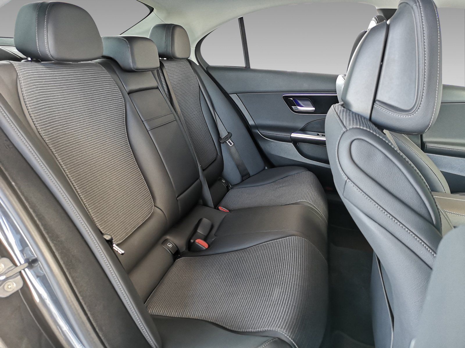 Mercedes-Benz C 180 Avantgarde - Samsaru's Car Outlet