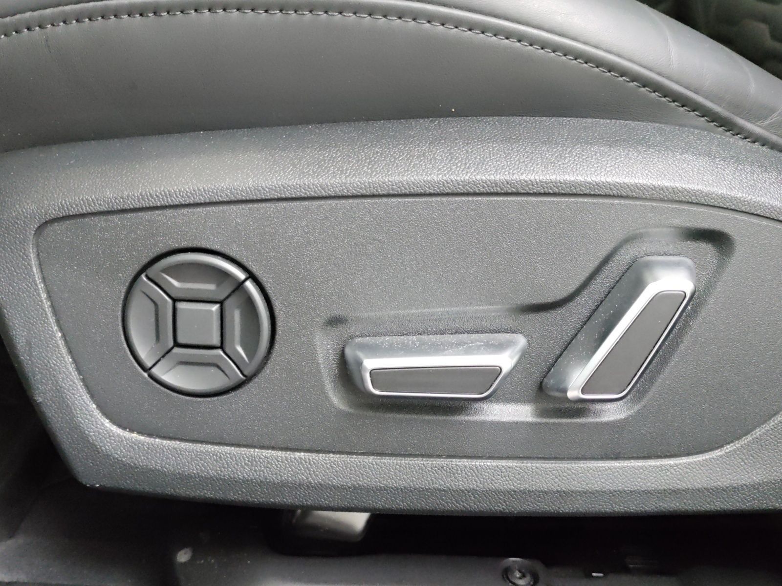 Audi RS6 Avant TFSI Q LM22 PANO HuD 305km/h