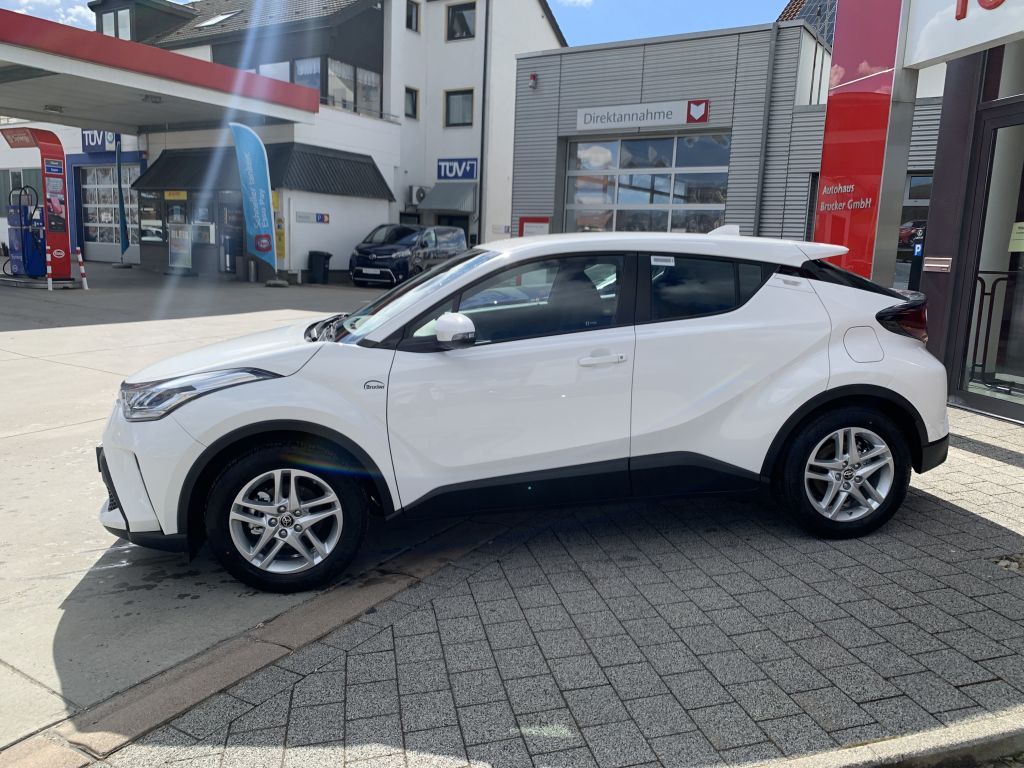Toyota C-HR Hybrid Flow - Samsaru's Car Outlet