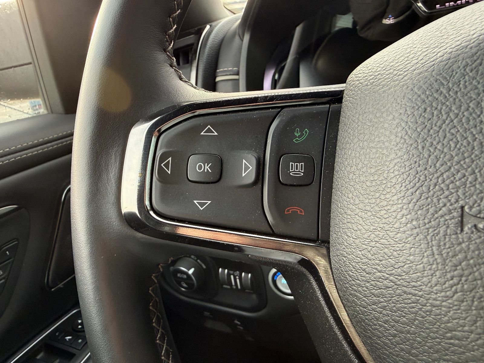 Dodge RAM 1500 Limited Night GRAIL LA CHANTI V8 VOLL