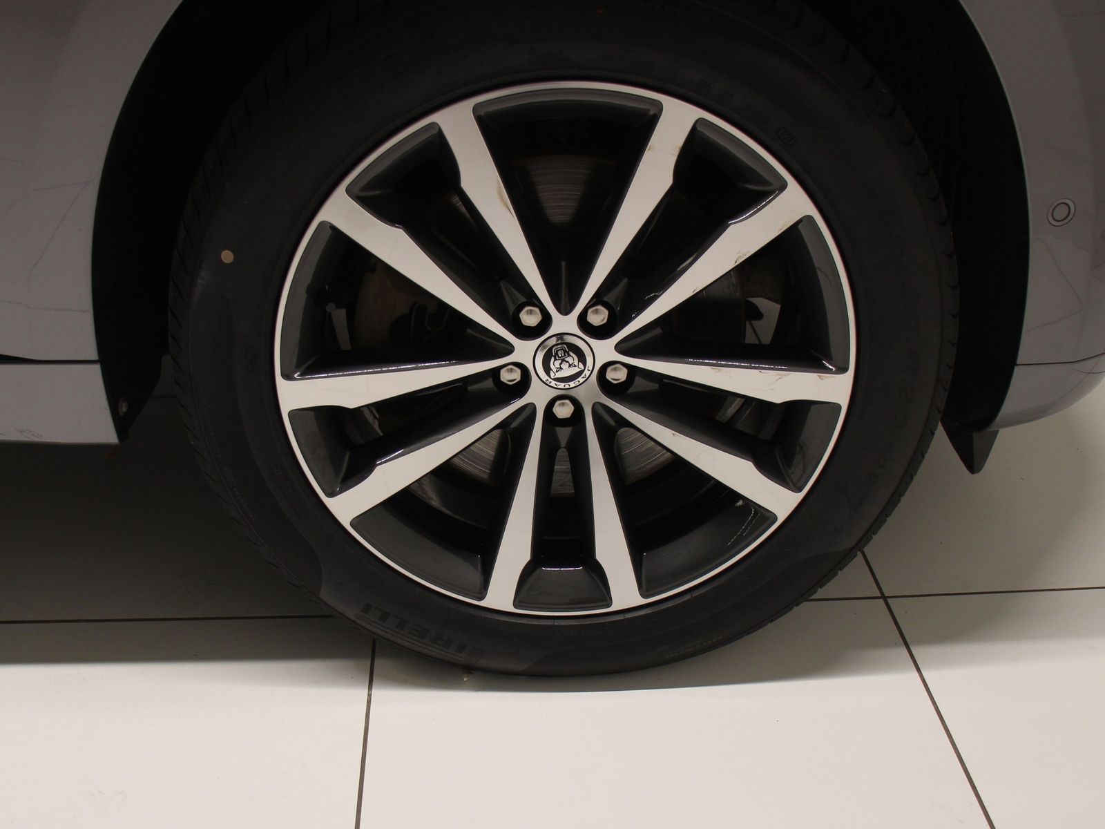 Jaguar F-Pace D300 AWD R-Dynamic SE inkl. Winterkomplet
