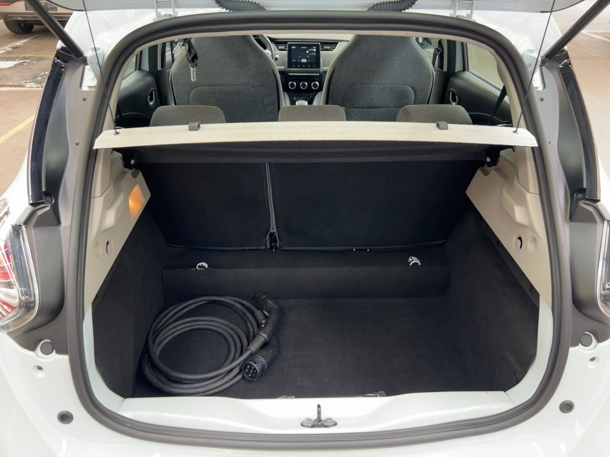 Renault ZOE EXPERIENCE R135 50kWh - Samsaru's Car Outlet