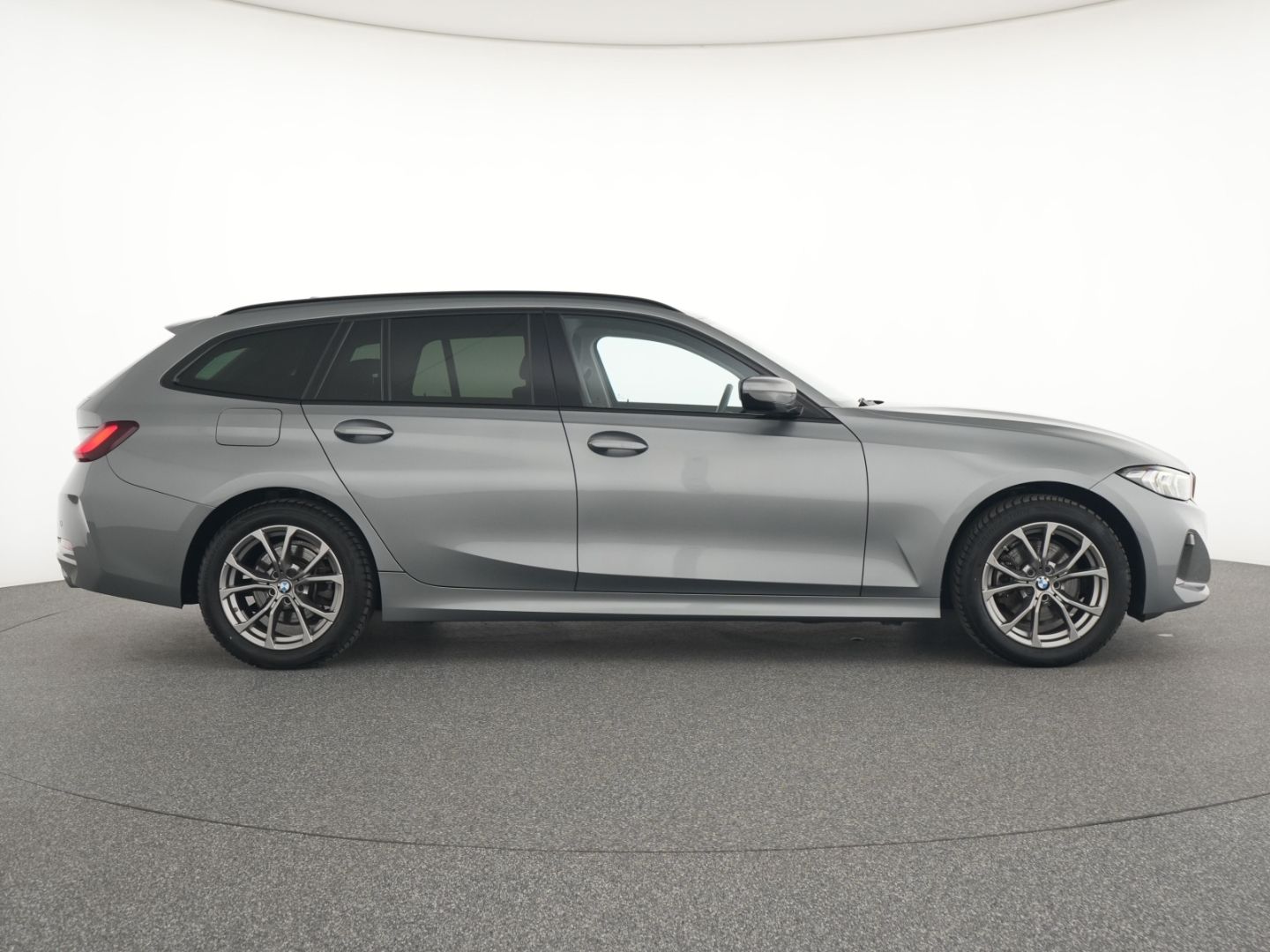 BMW 320 d xDrive Touring - Samsaru's Car Outlet