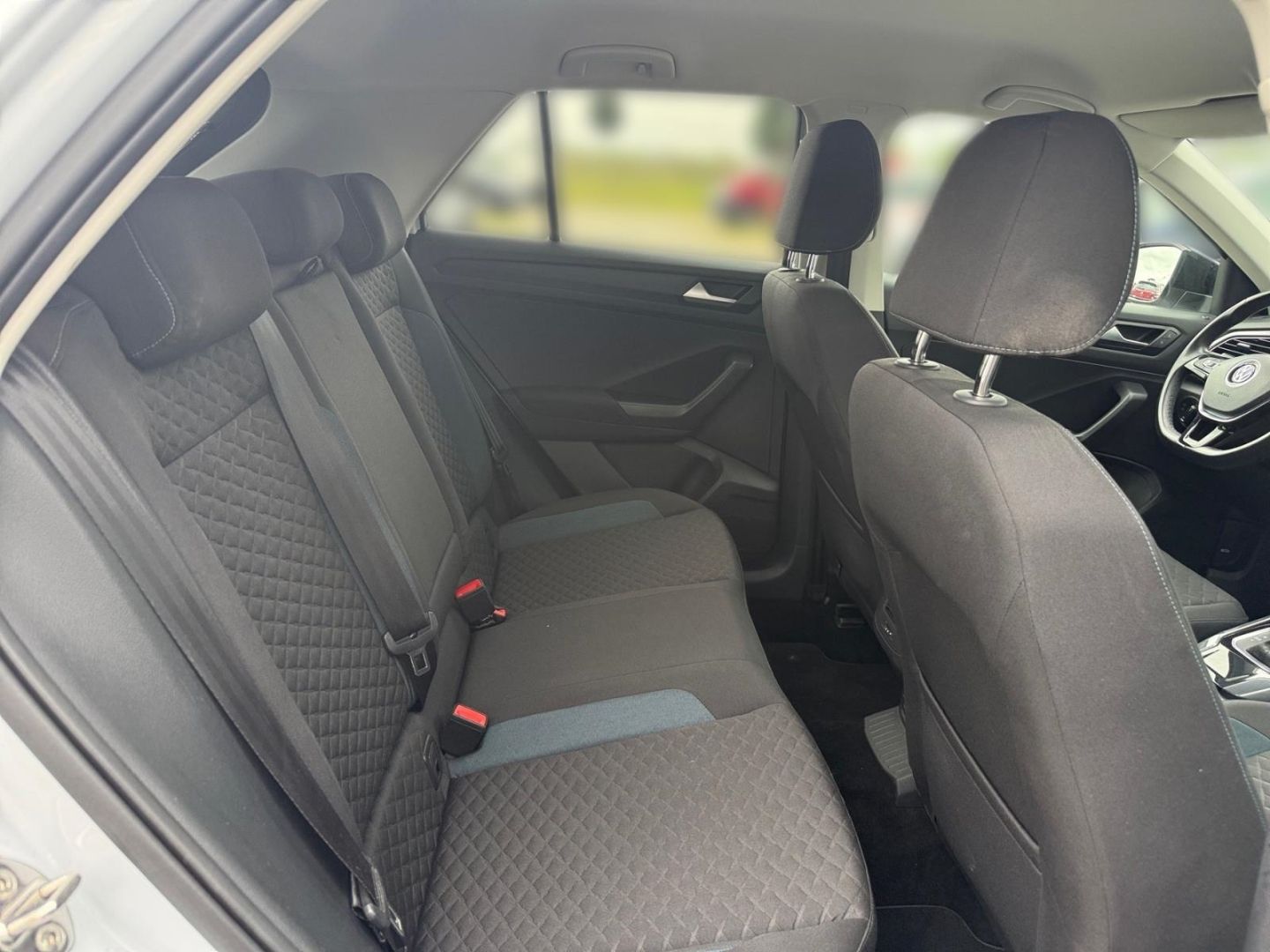 Volkswagen T-Roc IQ.DRIVE 1.5 TSI DSG - Samsaru's Car Outlet