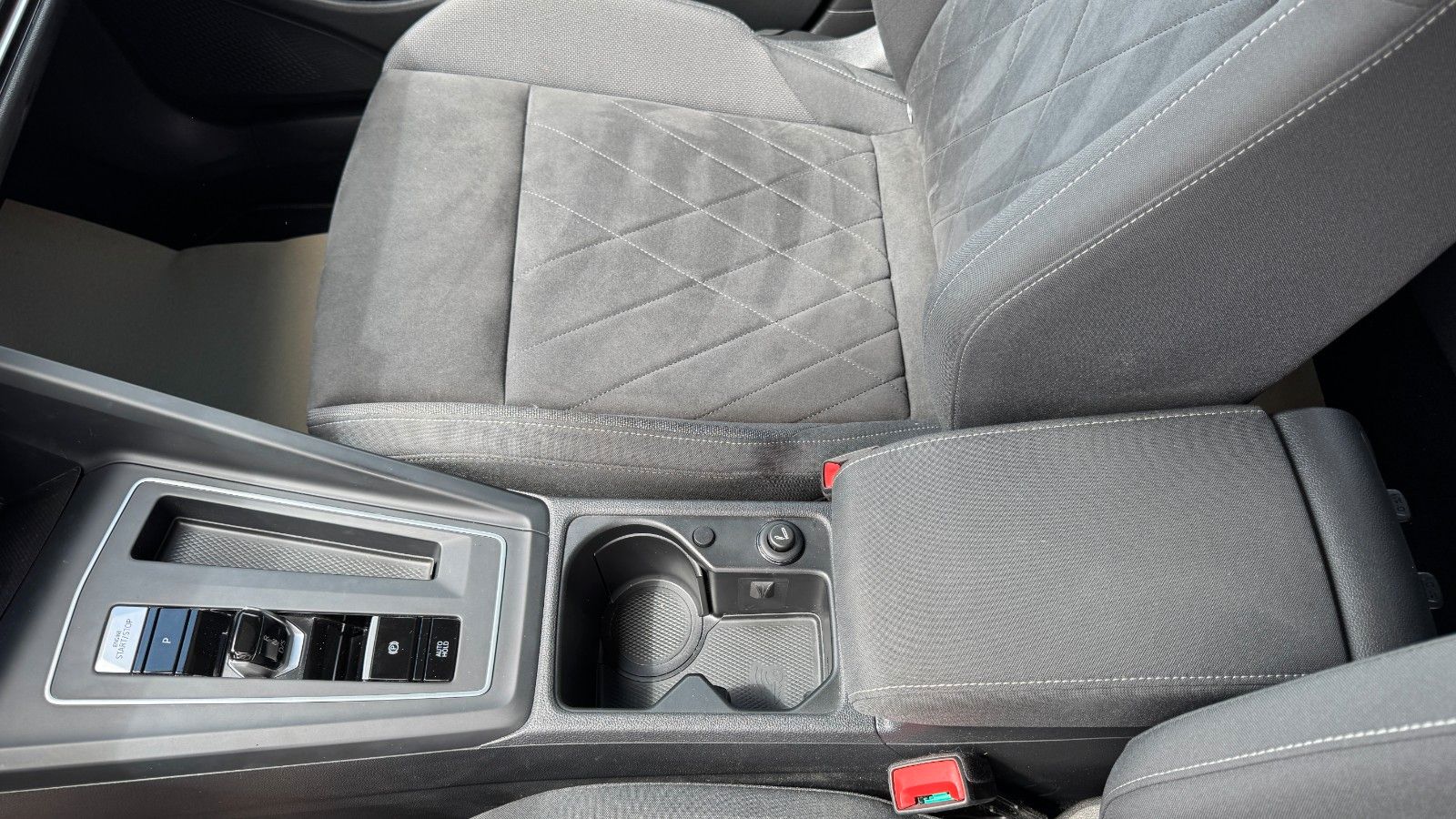 Volkswagen Golf VIII Lim. Style eTSI - Samsaru's Car Outlet