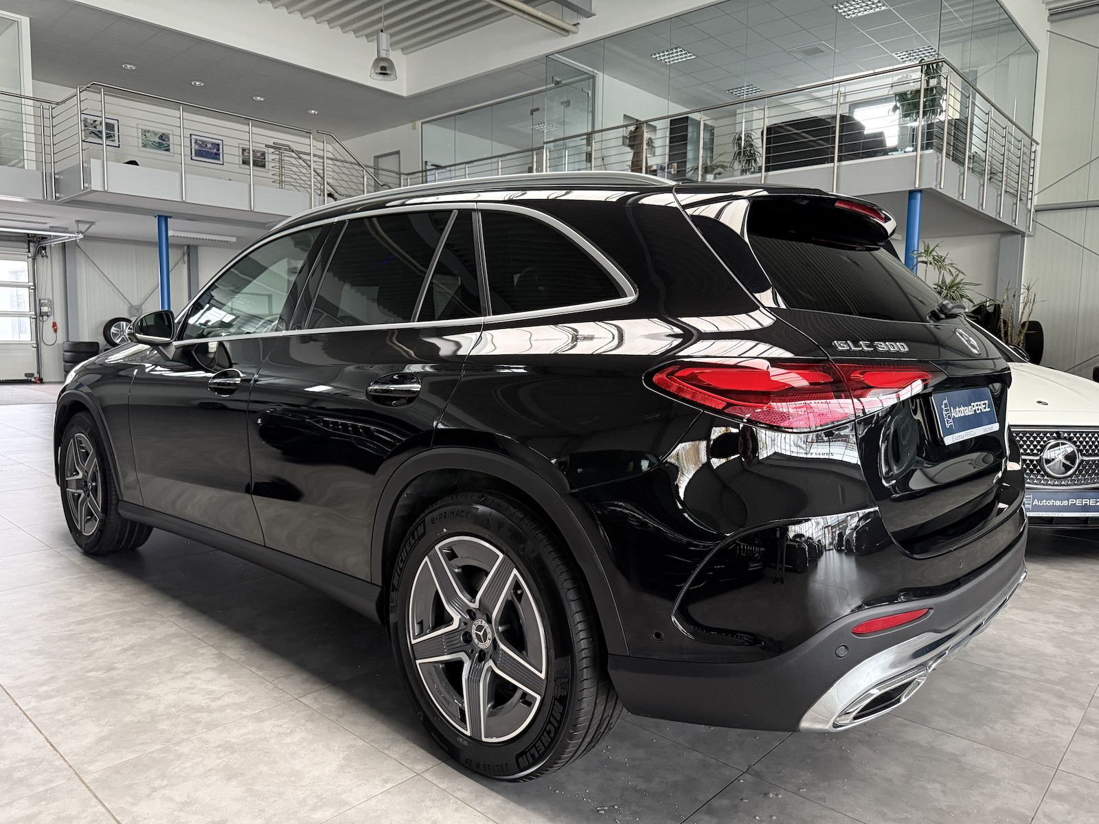 Mercedes-Benz GLC 300 4M AMG PREMIUM STANDHEIZUNG - DISTRONIC!