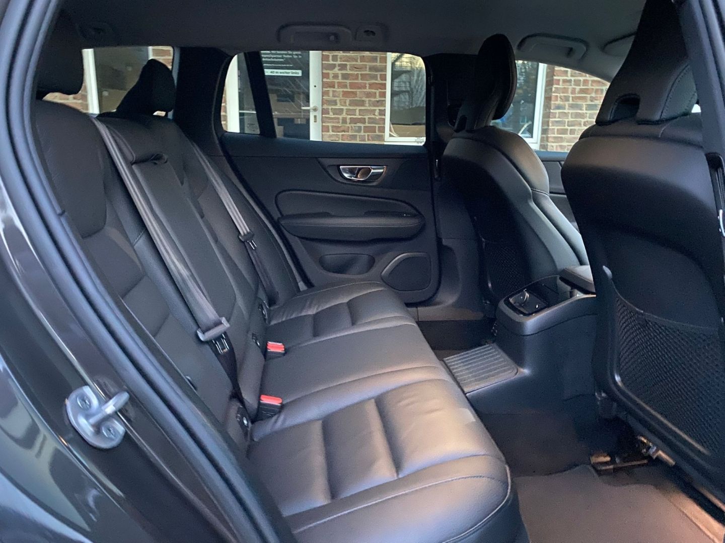 Volvo V60 T6 Plus Dark Kombi Recharge AWD Plug-In