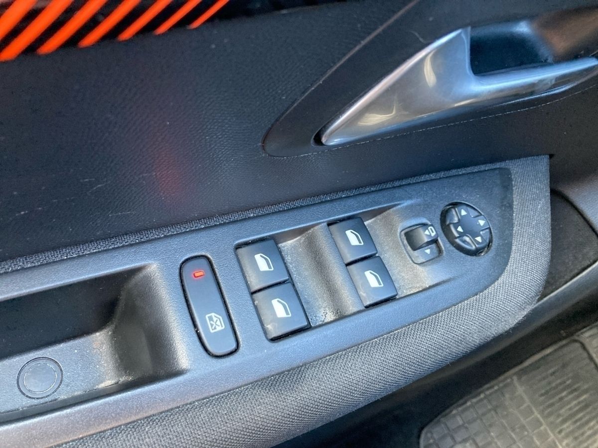 Peugeot 208 Elektro 136 Active - Samsaru's Car Outlet