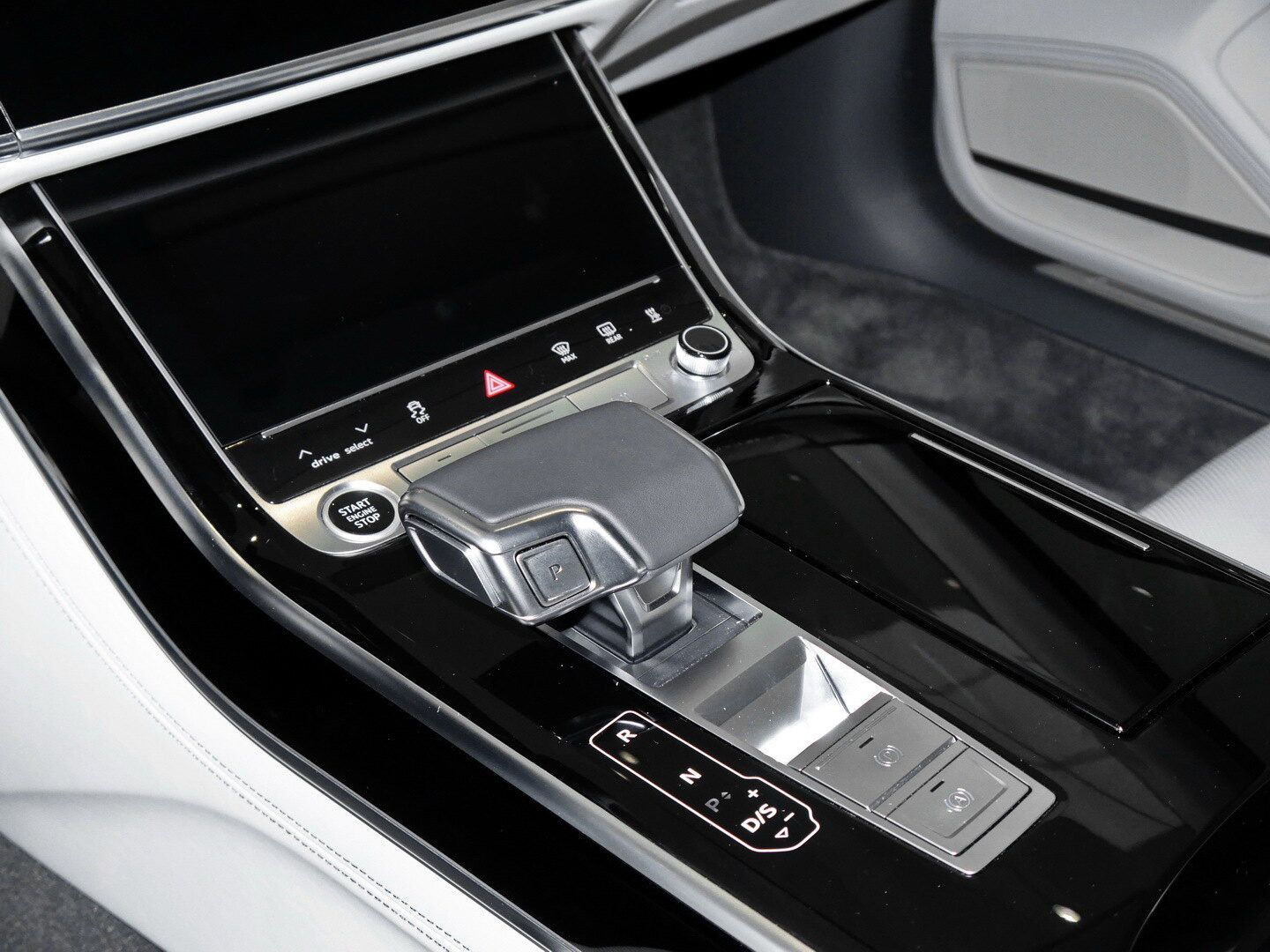 Audi A8 60 TFSI quattro S line - Samsaru's Car Outlet