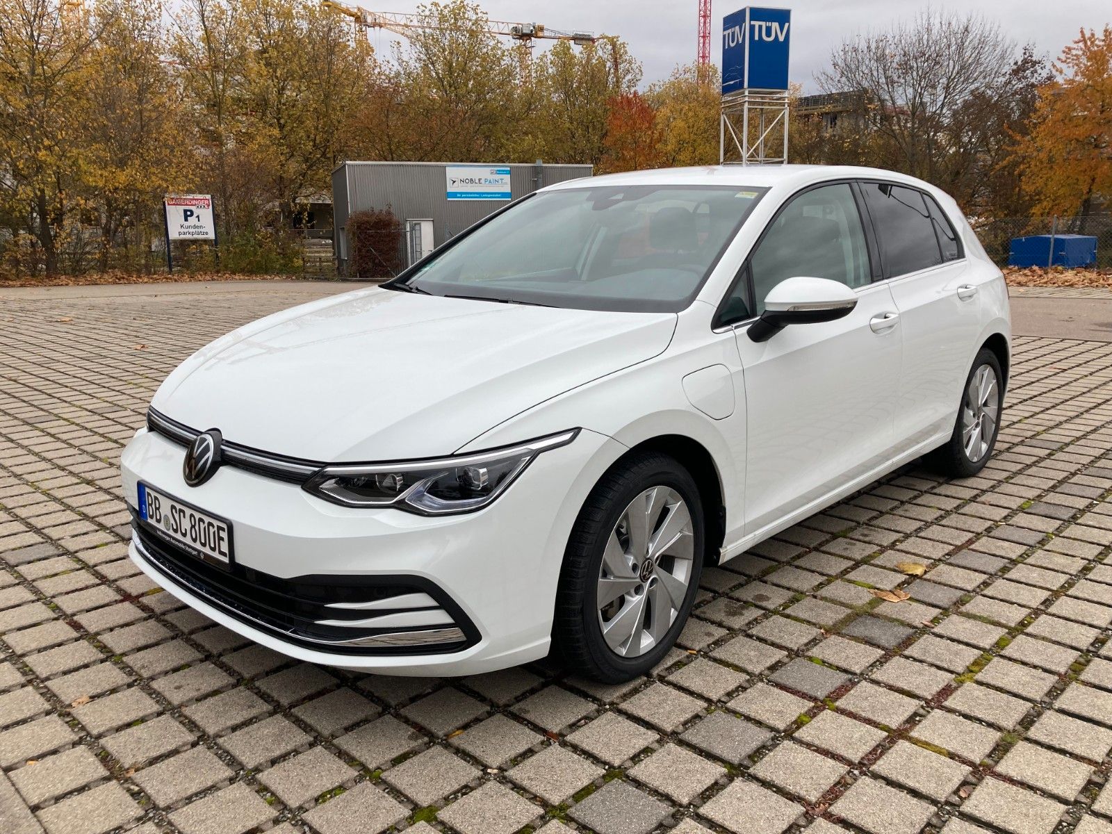 Volkswagen Golf VIII Lim. Style eHybrid - Samsaru's Car Outlet