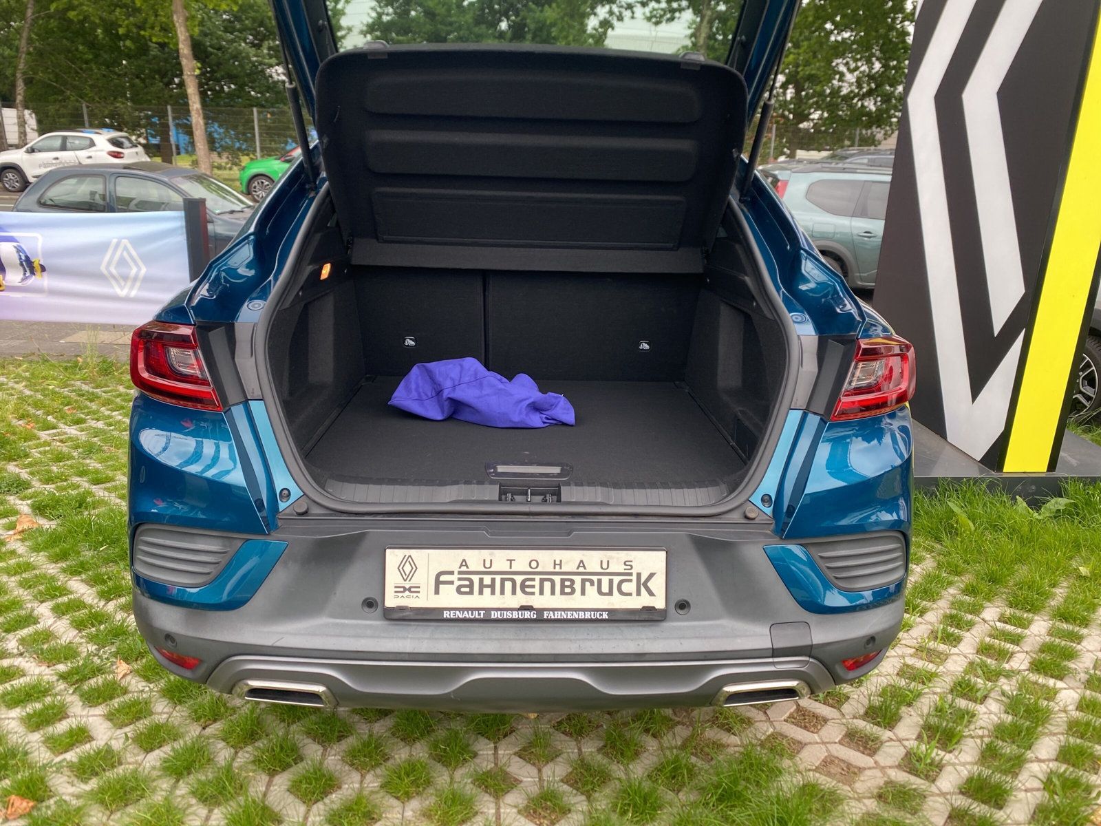Renault Arkana R.S. LINE E-TECH 145 - Samsaru's Car Outlet