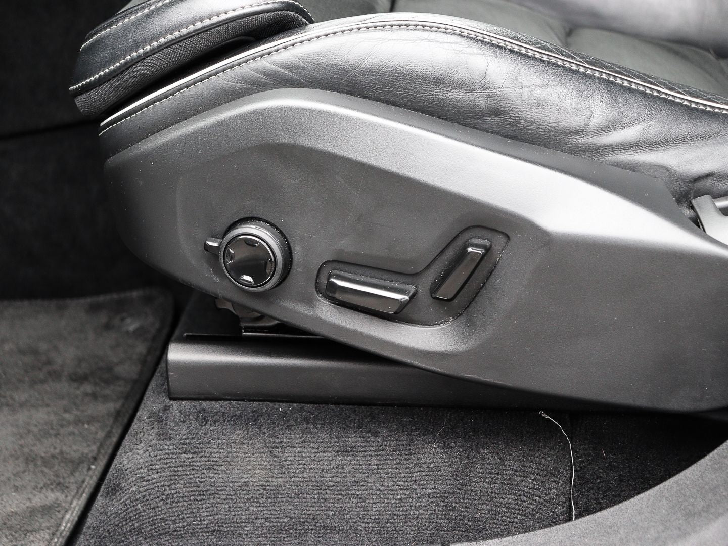 Volvo XC90 R Design AWD B5 Diesel EU6d AD AHK Navi Dig