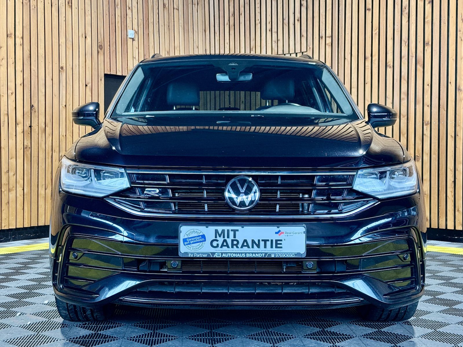 Volkswagen Tiguan 2,0 TDI 4M DSG R-Line Black *Navi*AHK*IQ*