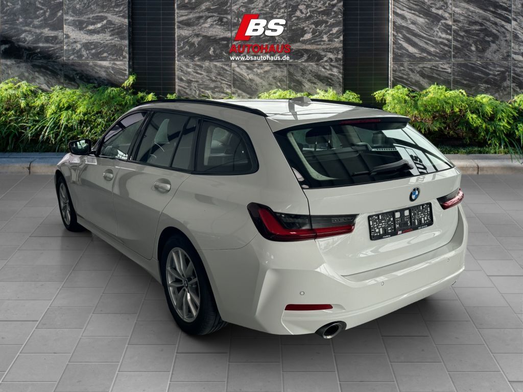 BMW 320i Touring Aut. - Samsaru's Car Outlet