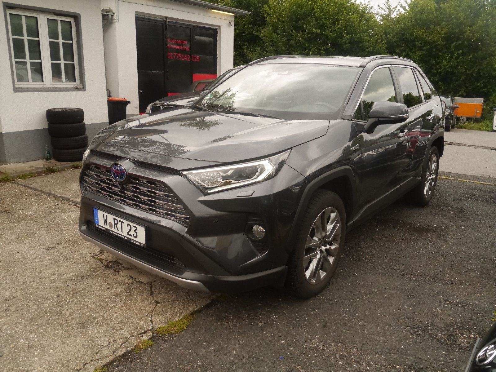 Toyota RAV 4 RAV4 Hybrid 4x4 Lounge - Samsaru's Car Outlet