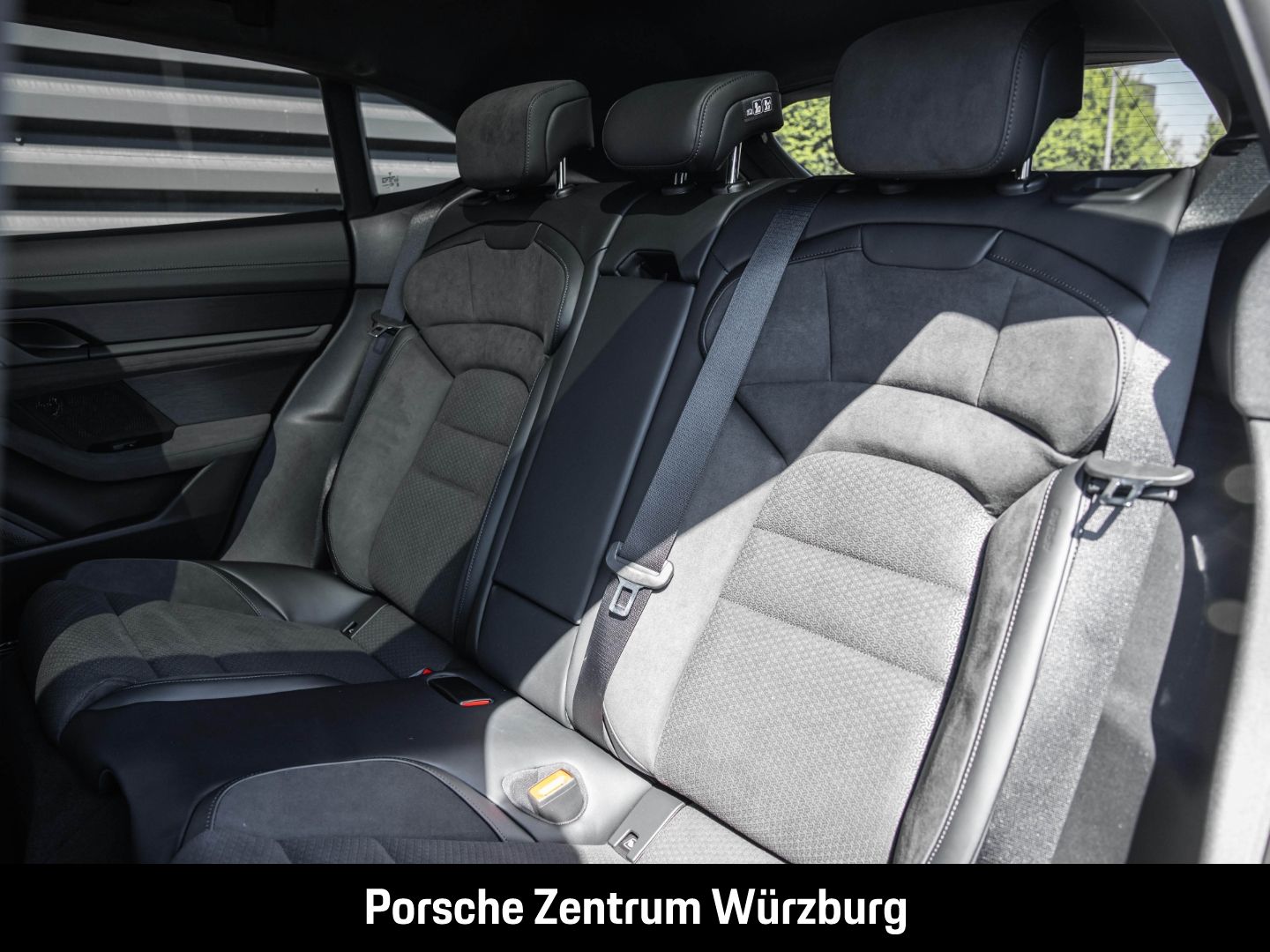 Porsche Taycan GTS Sport Turismo HA-Lenkung InnoDrive