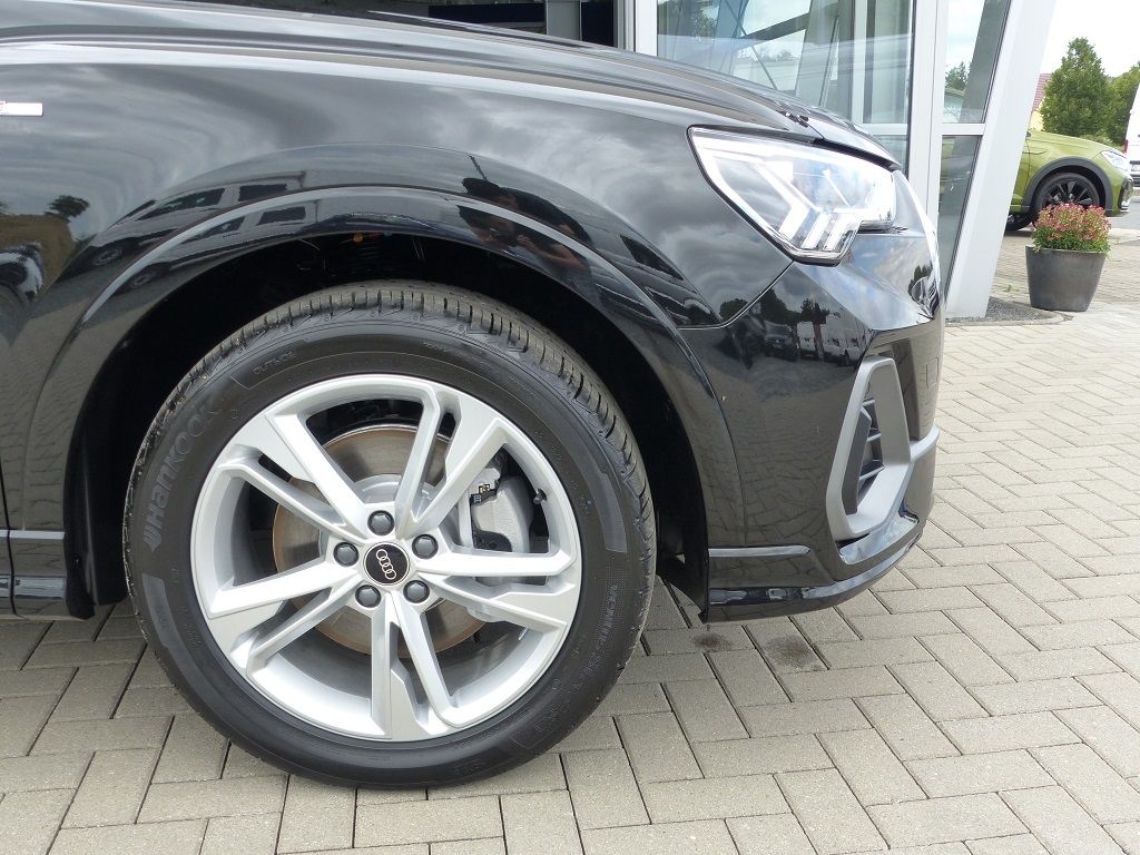 Audi Q3 40 TFSI quattro S line - Samsaru's Car Outlet
