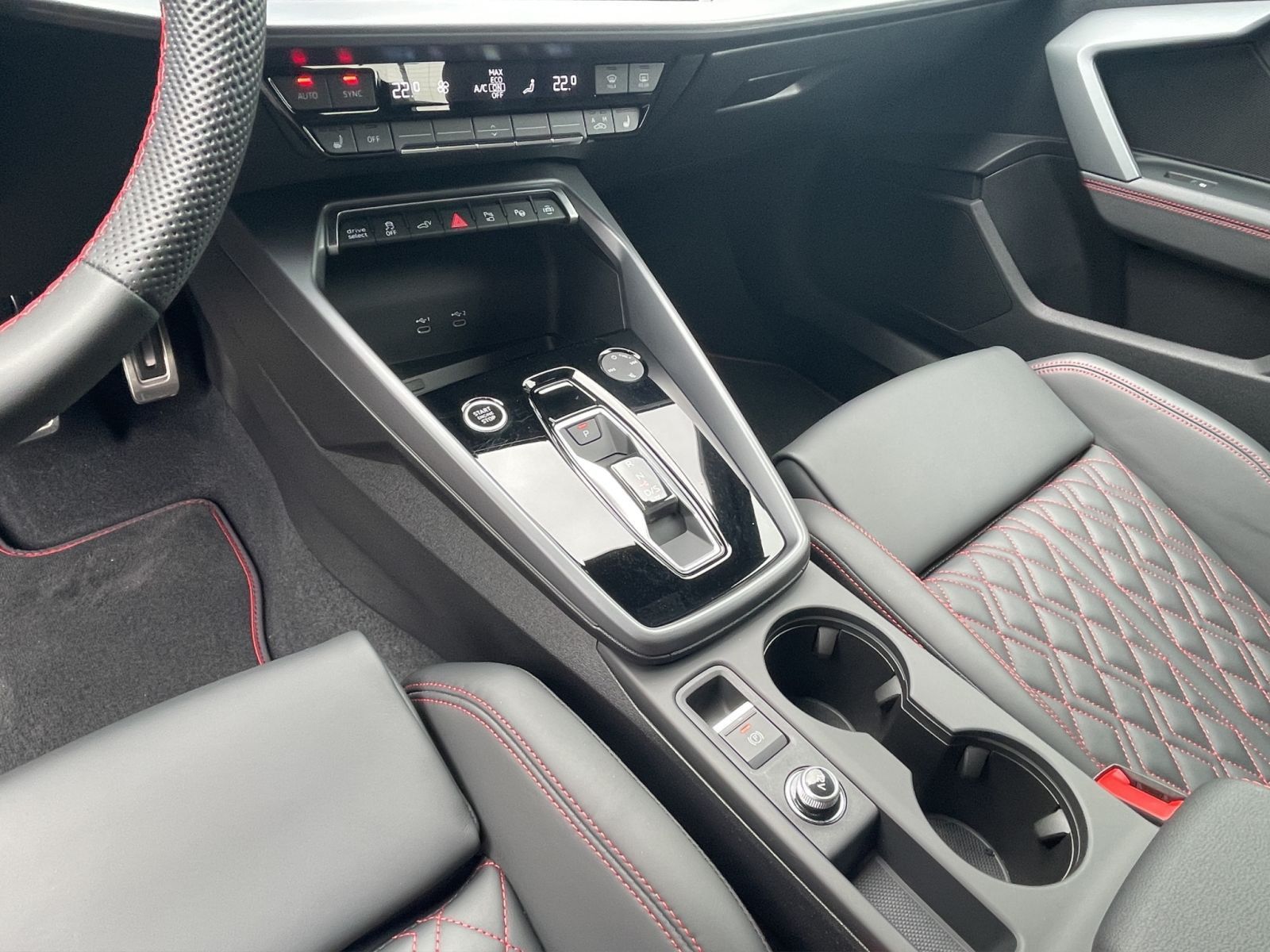 Audi A3 SB 45 TFSI e S line LED AHK Kamera Carplay