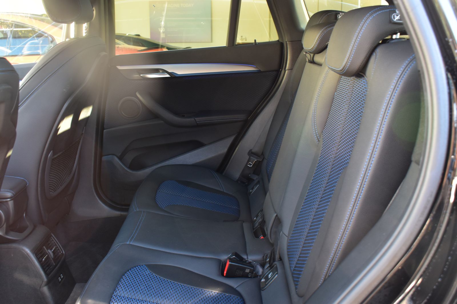 BMW X1 xDrive25i M Sportpaket - Samsaru's Car Outlet