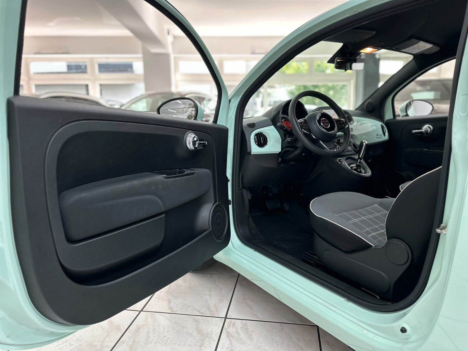 Fiat 500 Lounge - Samsaru's Car Outlet