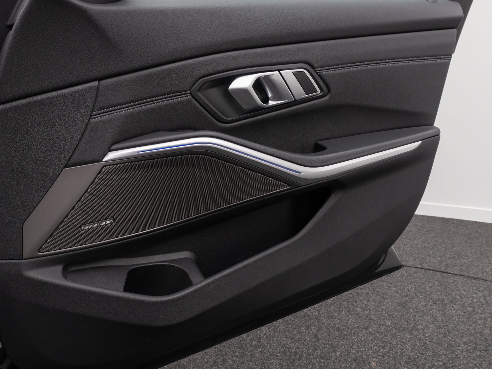 BMW 330i Sport Line - Samsaru's Car Outlet