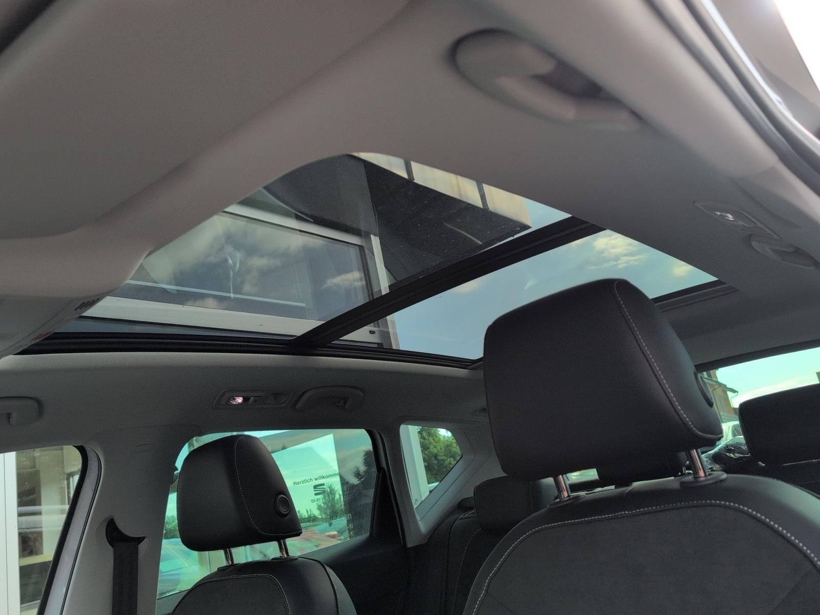 Seat Ateca 2.0 TDI 7DSG Road Edition AHK/PANO/LED/PAR