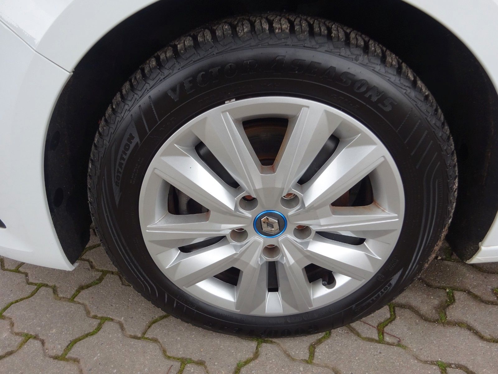 Renault Megane Grandtour Zen E-Tech Plug-in Hybrid - Samsaru's Car Outlet
