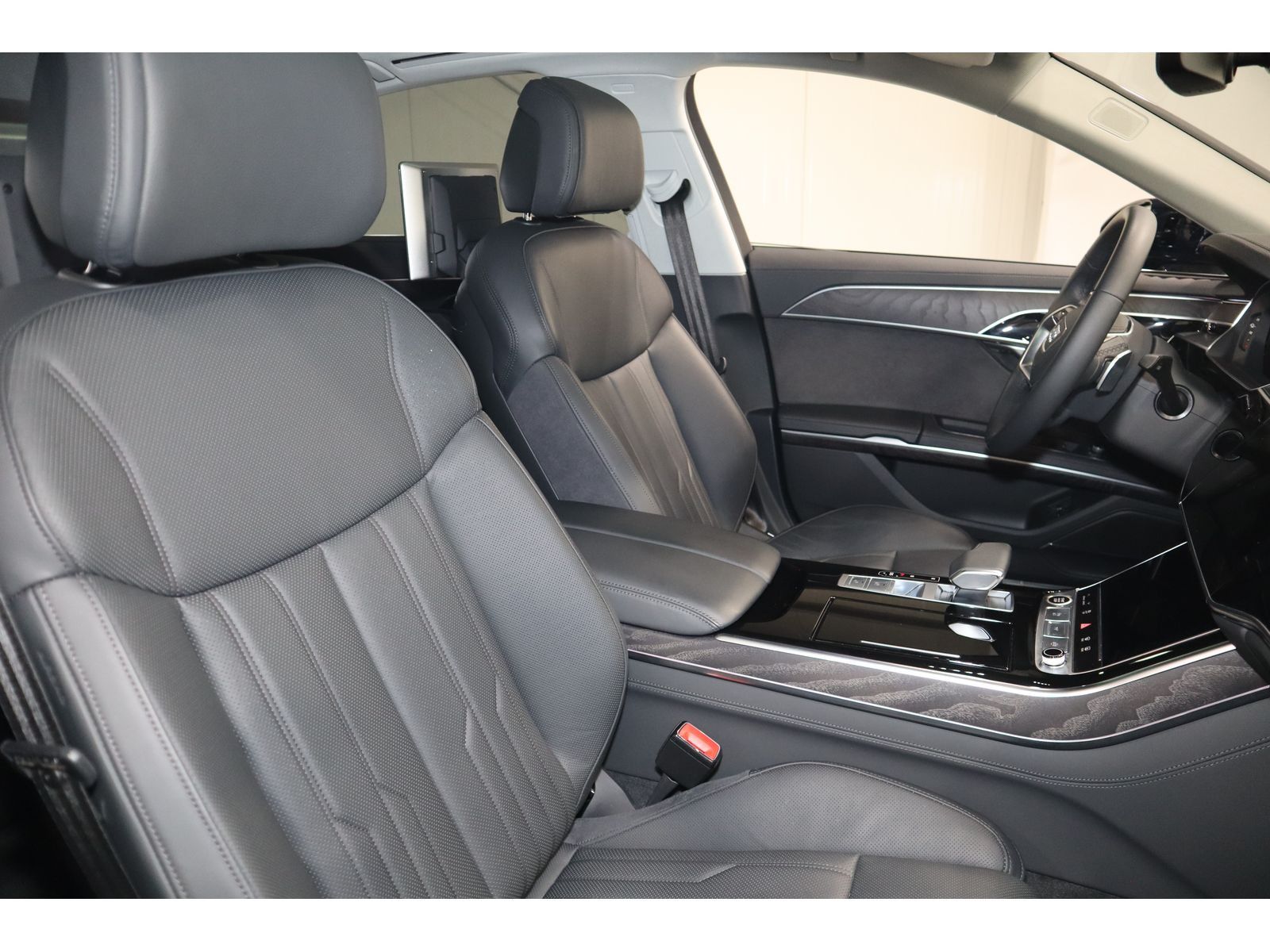 Audi A8 Lang 60 TFSI e quattro - Samsaru's Car Outlet
