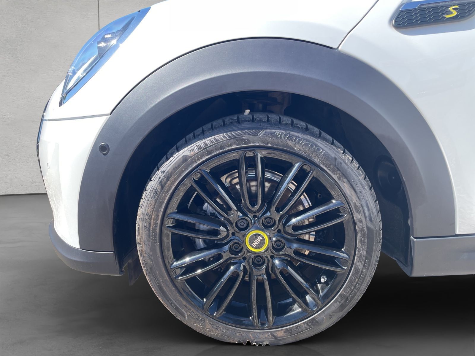 MINI Cooper SE MINI Yours Trim - Samsaru's Car Outlet