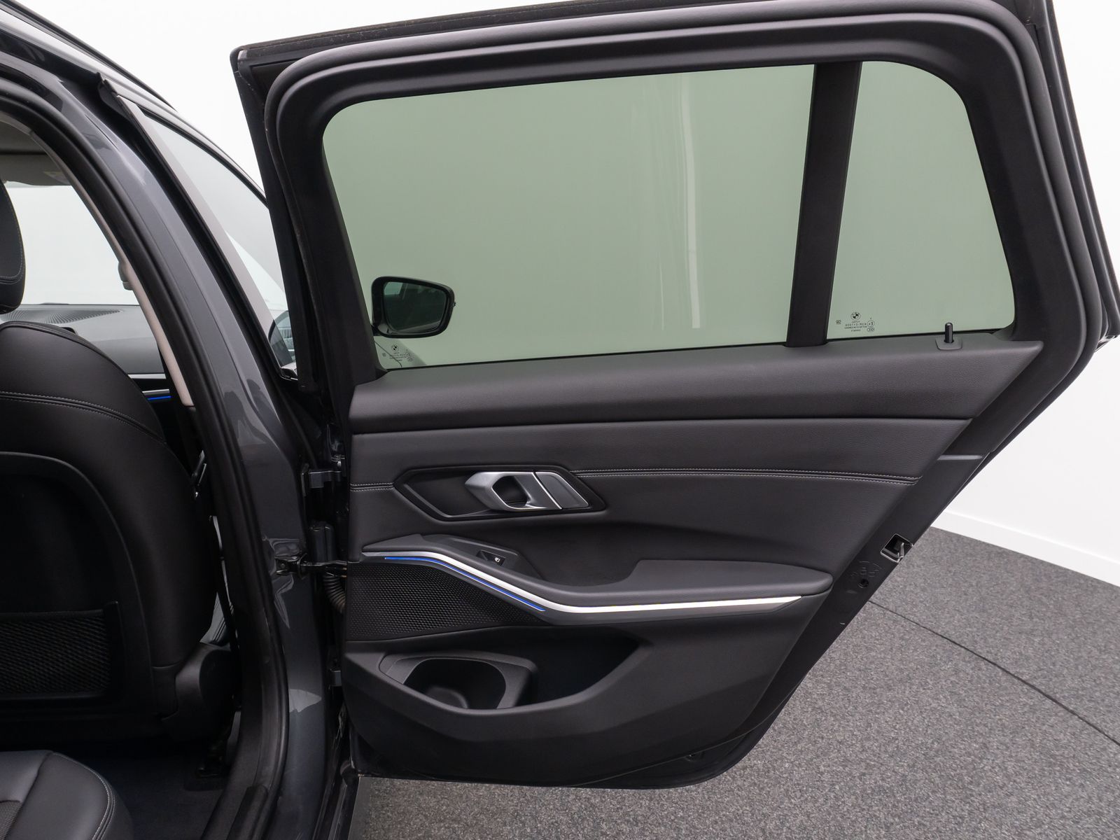 BMW 320d xD Sport Line - Samsaru's Car Outlet