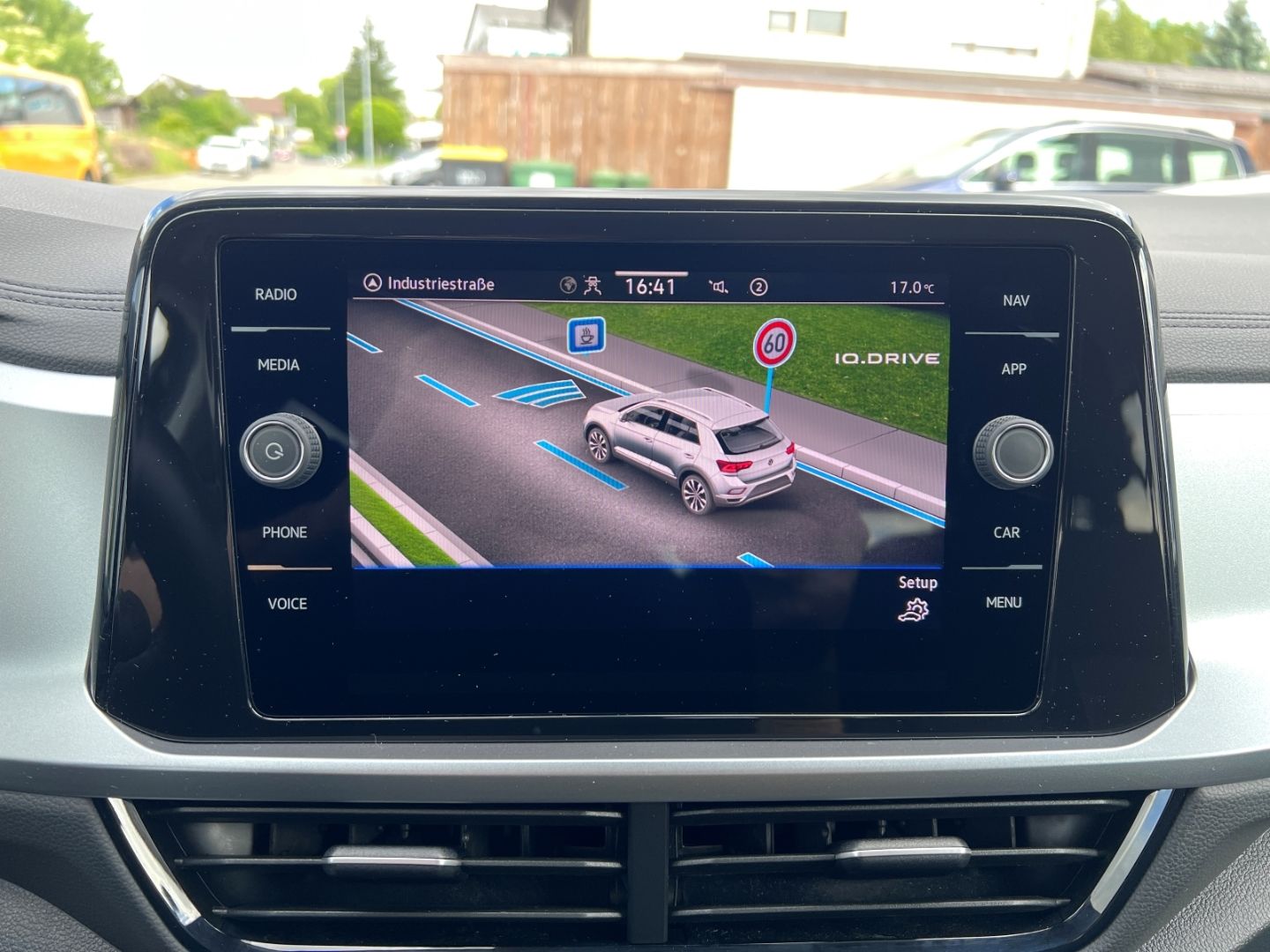Volkswagen T-Roc 1.0TSI Life - Samsaru's Car Outlet