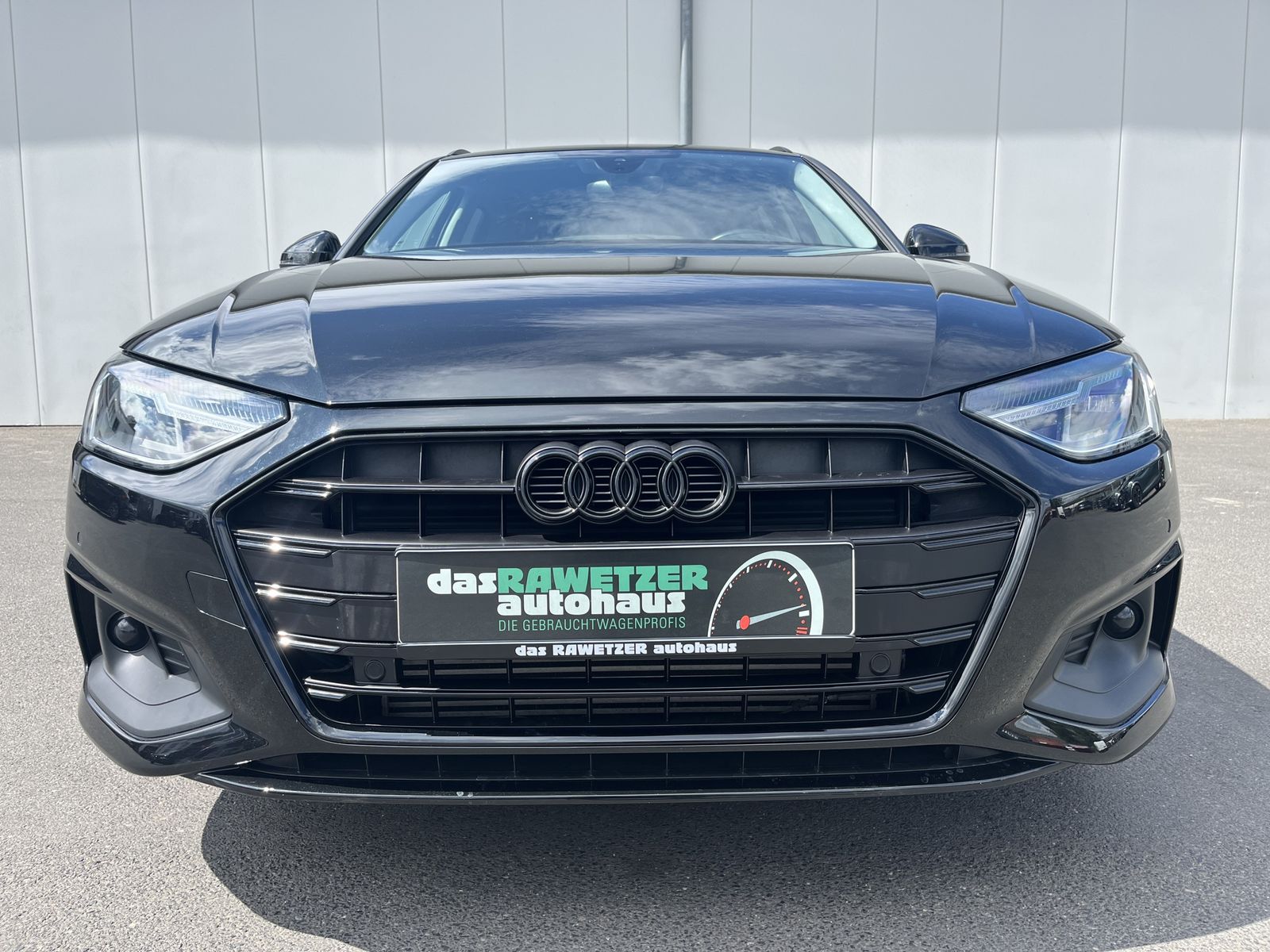 Audi A4 Avant 35 2.0 TFSI S-Line Optik Blackline - Samsaru's Car Outlet