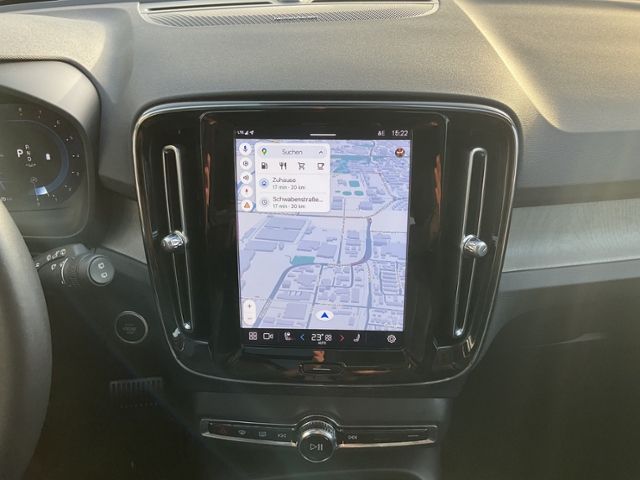 Volvo XC40 B4 Ultimate Dark AWD AHK ACC Pano 360° 20"