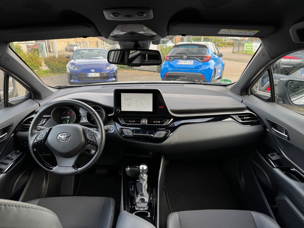 Toyota C-HR 2.0 Hybrid Team - Samsaru's Car Outlet