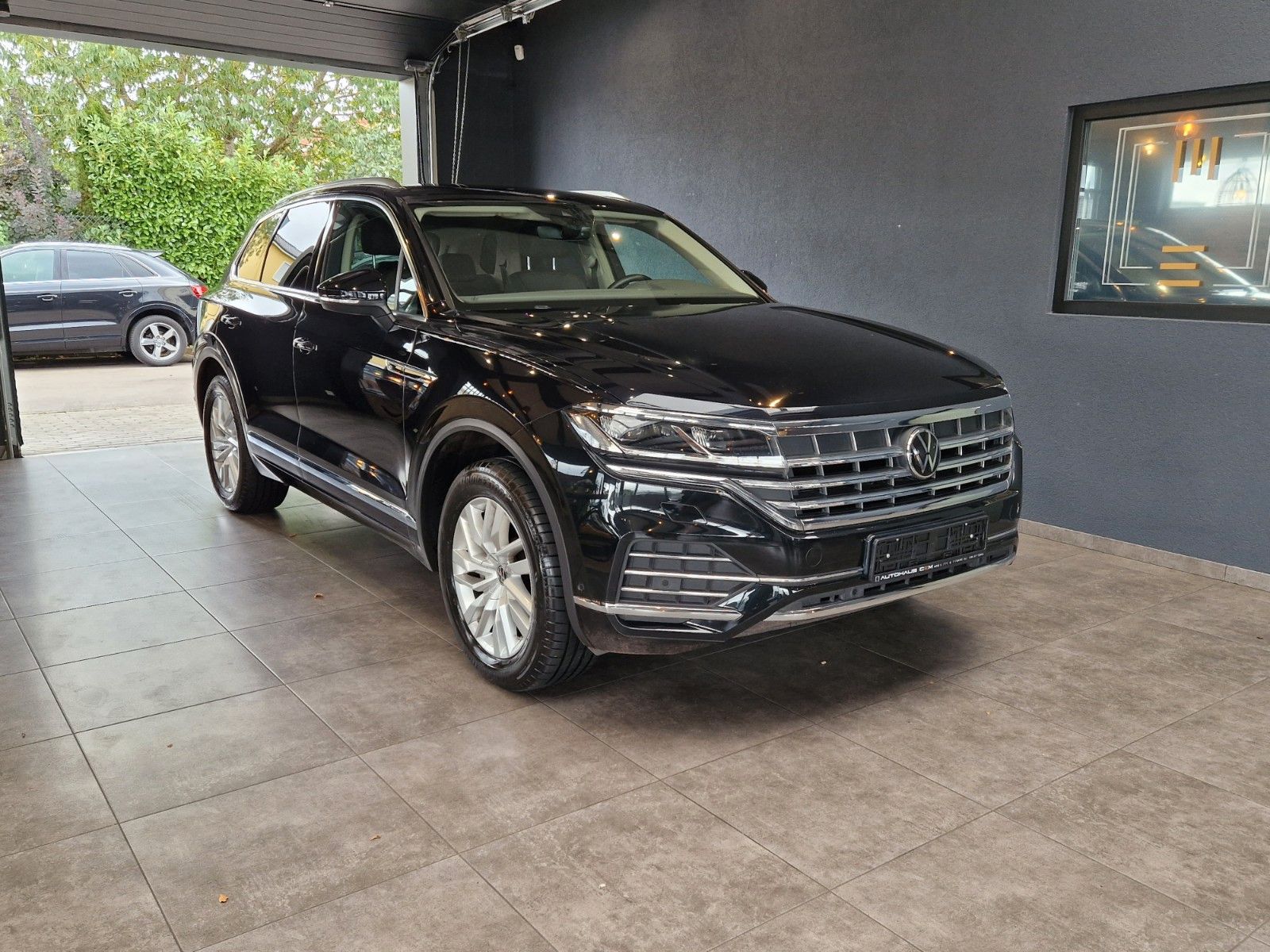 Volkswagen Touareg 3.0TDI Atmosphere 4Motion - Samsaru's Car Outlet