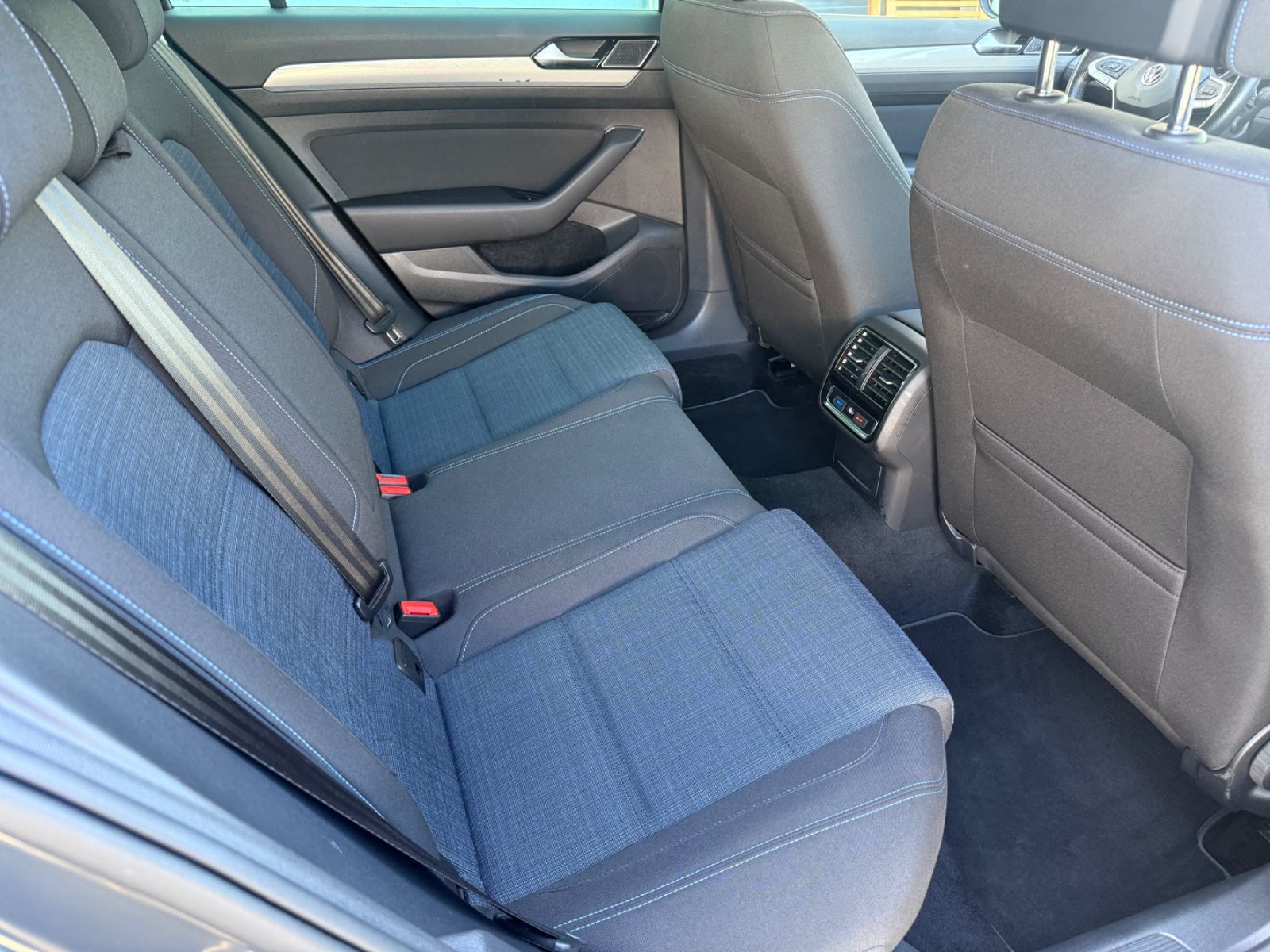 Volkswagen Passat Variant GTE - Samsaru's Car Outlet
